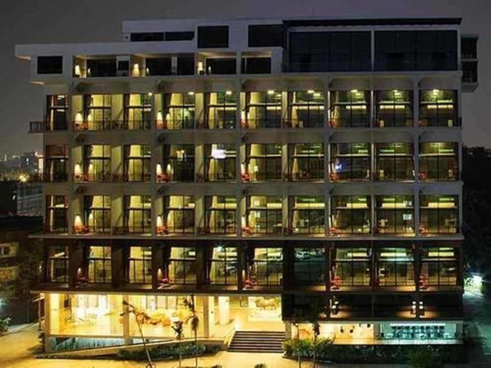 Hotel Prestige Čiang Mai Exteriér fotografie